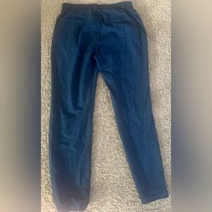 Men’s used Under Armour loose fit navy blue pants size 34 *32 Pre own items are